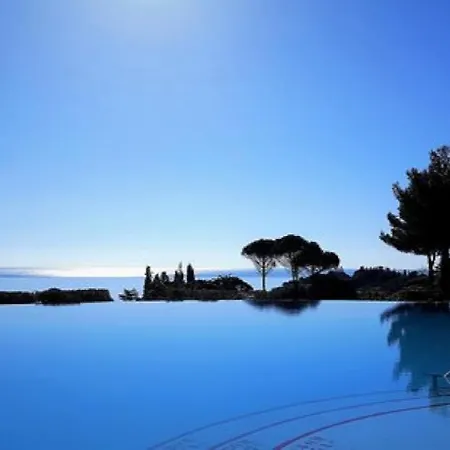 Garden Level For 5 People With Sea View * Saint-Raphaël