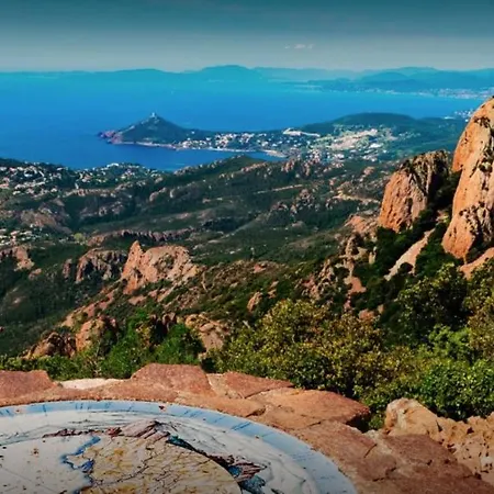 Garden Level For 5 People With Sea View Saint-Raphaël