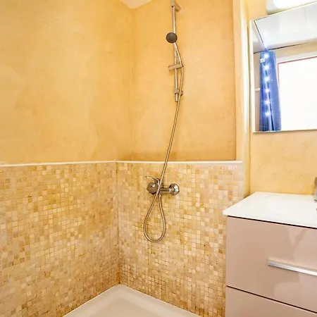 Garden Level For 5 People With Sea View Vila