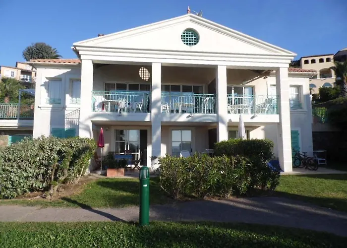 Garden Level For 5 People With Sea View Villa