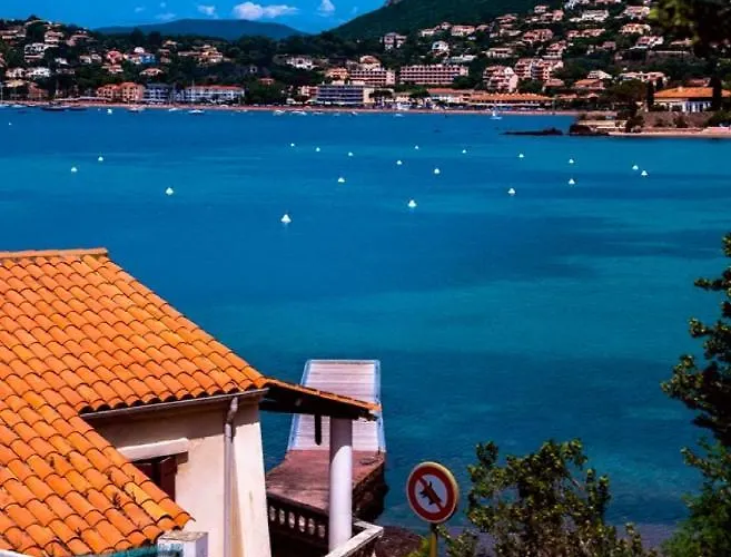 Garden Level For 5 People With Sea View Villa Saint-Raphaël