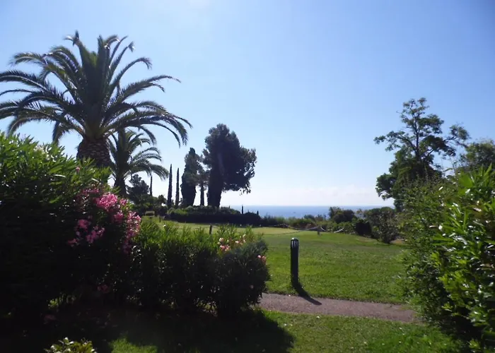 Garden Level For 5 People With Sea View Villa