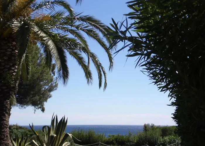 Garden Level For 5 People With Sea View Saint-Raphaël