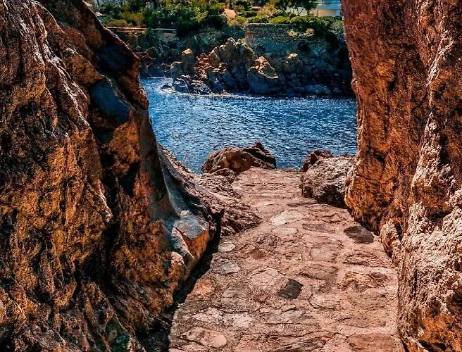 Garden Level For 5 People With Sea View Villa *