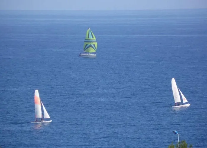 Garden Level For 5 People With Sea View * Saint-Raphaël