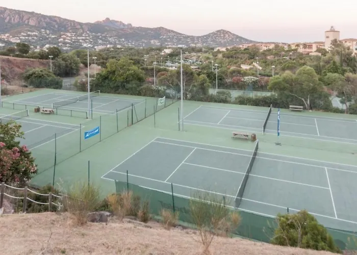 Garden Level For 5 People With Sea View * Saint-Raphael (Var)