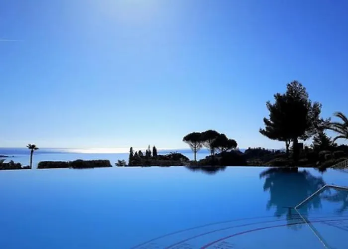 Garden Level For 5 People With Sea View * Saint-Raphael (Var)