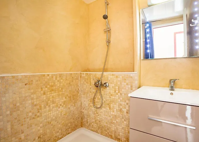 Garden Level For 5 People With Sea View Villa