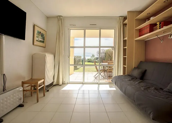 Garden Level For 5 People With Sea View Villa Saint-Raphaël